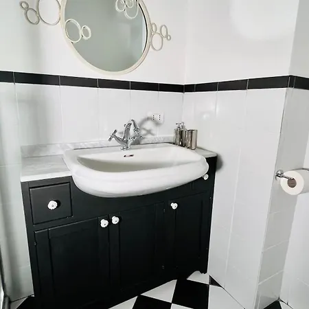 Antica Casa Storica Con Giardino Domodossola